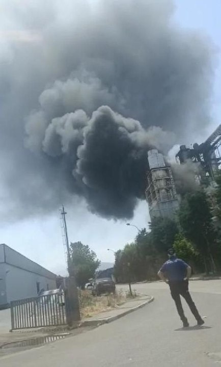 BURSA'DA FABRİKADA PATLAMA SONRASI YANGIN: 1 ÖLÜ, 5 YARALI