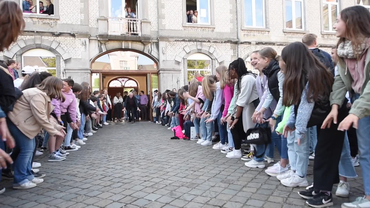 Hommage à Olaf Mertens à l'école de Champion