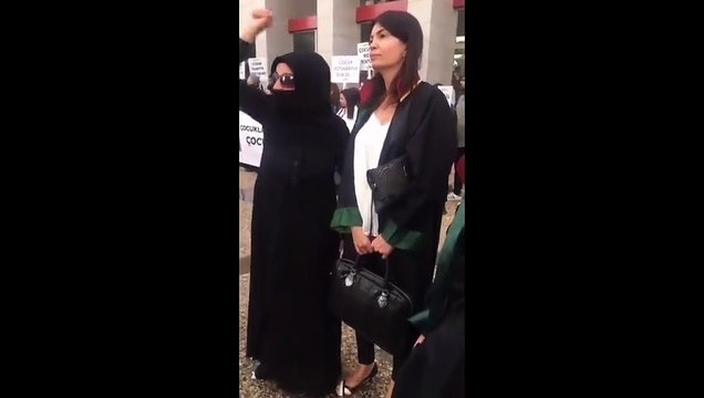 Erzurum'da istismara uğrayan çocuğun annesi Ali Erbaş'a isyan etti: Kuran'ı yırtan adamı akladınız. Ali Erbaş buradakine de plaket hazırla.