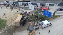 KASTAMONU - Devrilen hafriyat kamyonunun sürücüsü yaralandı