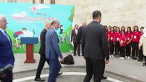 Mustafa Şentop, Milli Sporcularla Birlikte Meclis Bahçesinde Bisiklet Turu Yaptı