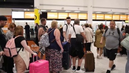 Caos en los aeropuertos británicos por las cancelaciones de vuelos