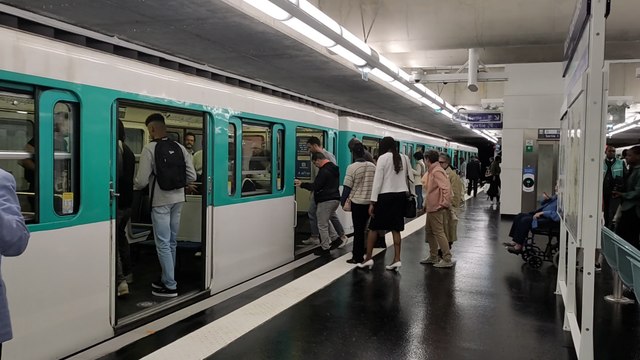 «On l’attendait depuis 25 ans » : la ligne 12 du métro prolongée jusqu’à la mairie d’Aubervilliers