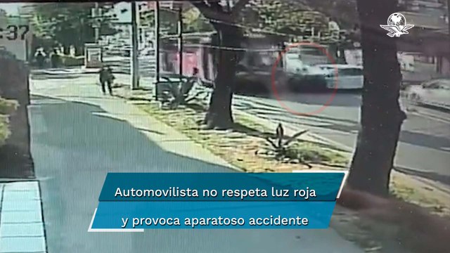 Así fue el choque entre un camión de pasajeros y tres autos sobre División del Norte