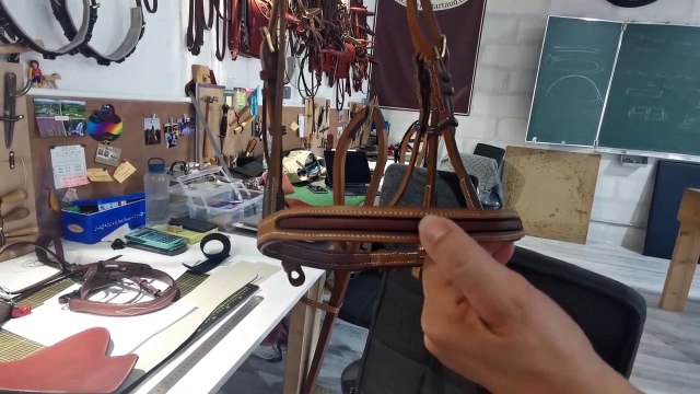 Marsillargues : apprentissage sellier harnacheur avec Cécile et Yves Tartaud