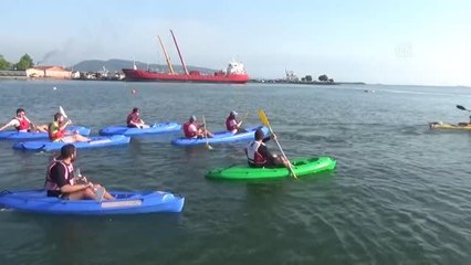 ZONGULDAK - Deniz ve liman işletmeciliği mezunları diplomalarını yüzerek aldı
