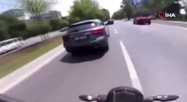Ölümden dönen motosikletli ortalığı birbirine kattı
