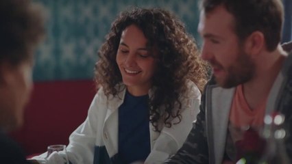 Plus Belle la Vie - Camille provoque le malaise à table...