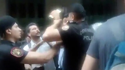 TELE1 muhabiri Engin Açar'a polis müdahalesi görüntülere yansıdı