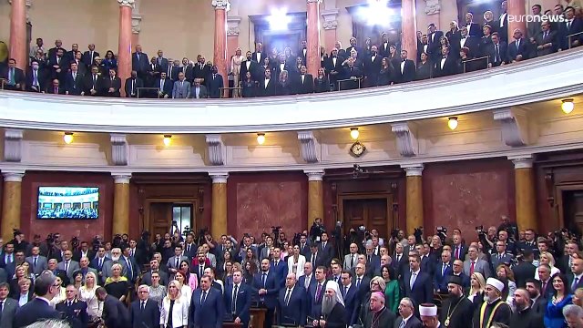 Aleksander Vucic toma posse na Sérvia