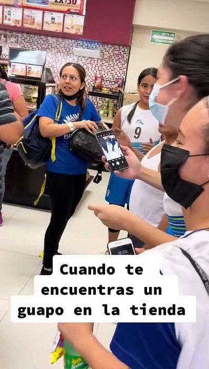 Me acosan las fans en el oxxo