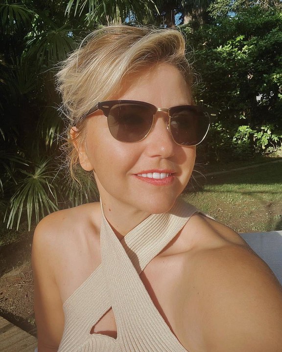 Hammer! Beatrice Egli im raffinierten Cut-out-Oberteil