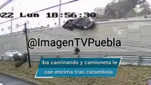 Hombre se salva de ser aplastado por una camioneta tras carambola en Puebla