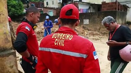 Passa de 100 o número de mortos após chuvas no Grande Recife