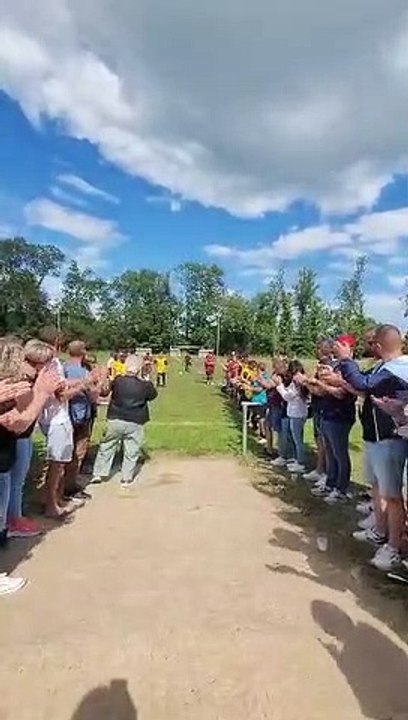 La haie d'honneur pour David