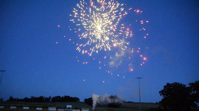 La fête de la montée. Feu d'artifice et chant final. Le 29 mai 2022