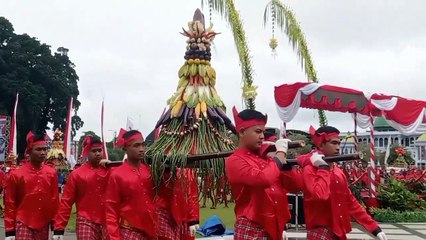 Pawai Gunungan Lima Untuk Peringati Hari Lahir Pancasila