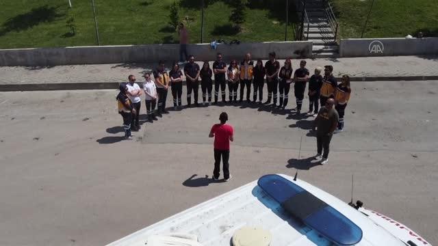 Zamanla yarışan 112 Acil servis ambulans sürücülerine zorlu trafik eğitimi