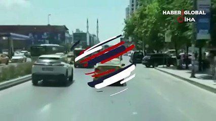 Esenyurt'ta dönüşü kaçıran sürücü metrelerce geri geri gitti; o anlar kameraya yansıdı