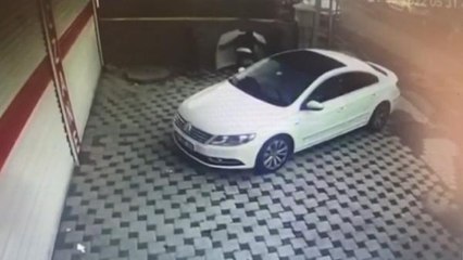 OTOMOBİL KAPUTLARINI ÇALIP SATTI