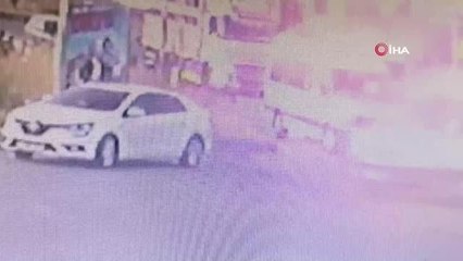 Tur midibüsü kamyona arkadan çarptı 3 turist yaralandı