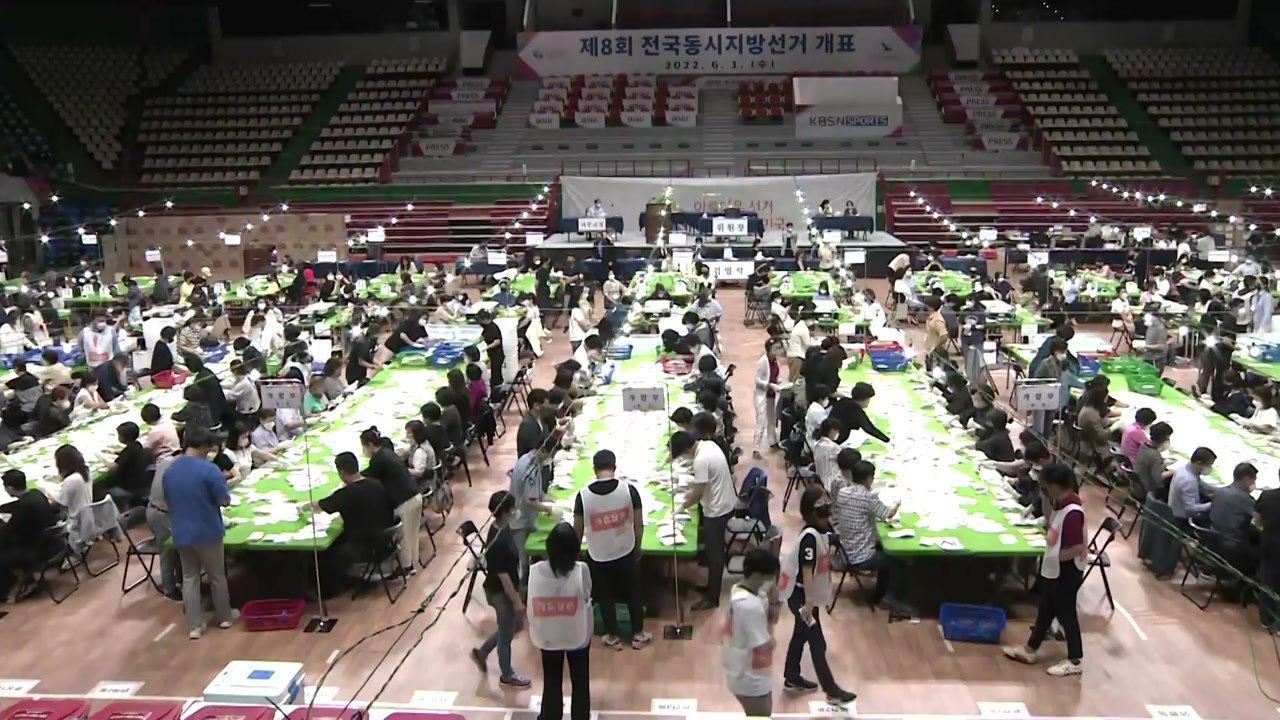 예상 밖 낮은 지방선거 투표율...의미는? / YTN