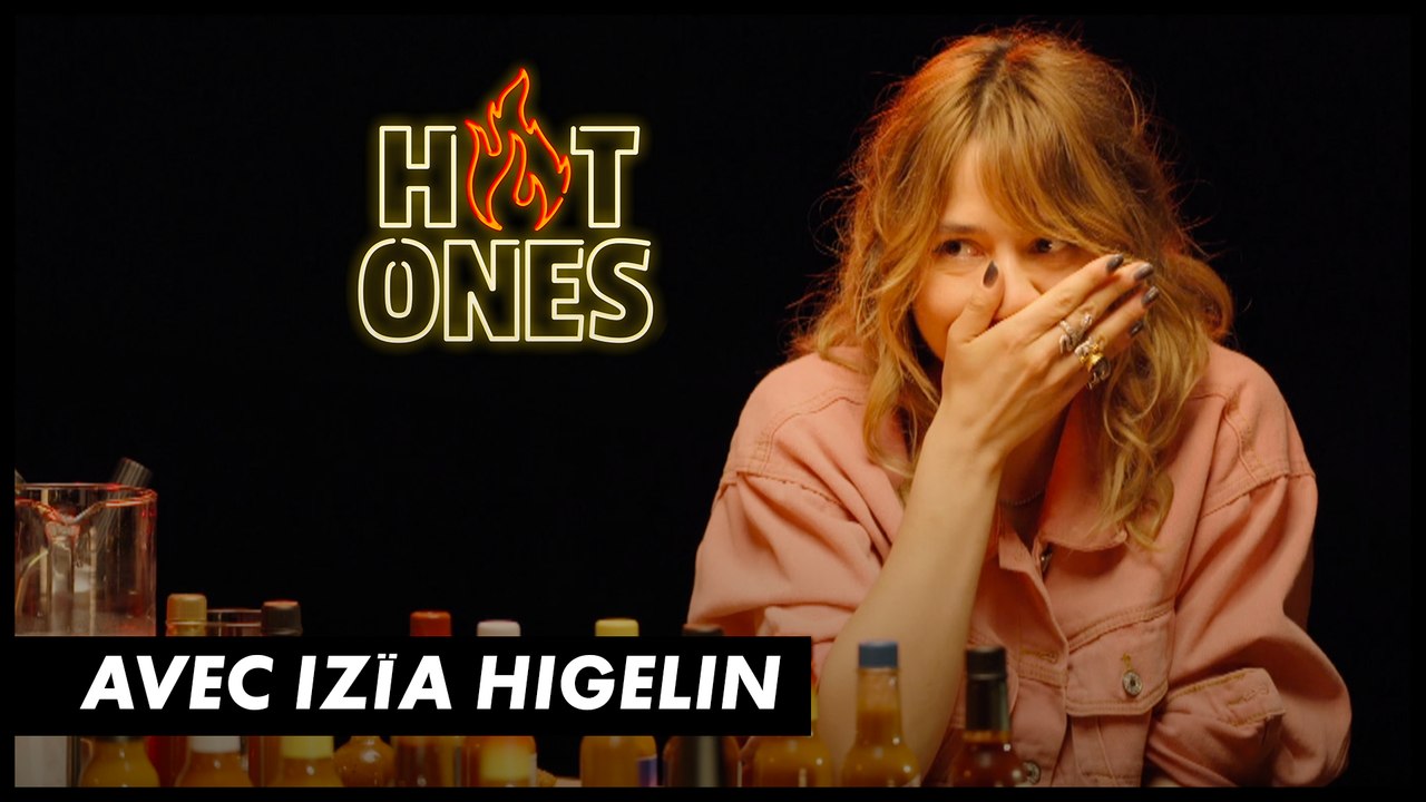 HOT ONES : Izïa Higelin prend des bouchées d'un autre monde