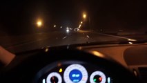 Une automobiliste dépasse à plus de 300 km/h une voiture de police sur une autoroute américaine