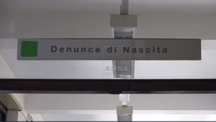 Quale cognome darete ai figli? Una mattina all'anagrafe di Roma