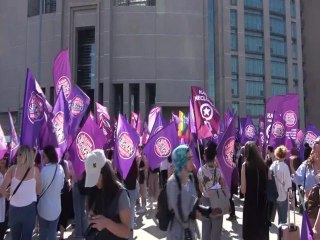 Kadın Cinayetlerini Durduracağız Platformu Derneği'ne Açılan Kapatma Davası, 280 Avukatın Müdahillik Talebi Reddedilerek Ertelendi