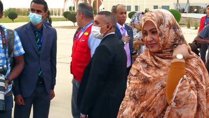 La reina Letizia se reúne con cooperantes al inicio de su viaje a Mauritania