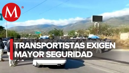 Transportistas bloquean la autopista del sol en Guerrero