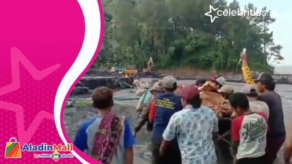 Selesai Melahirkan, Ibu Muda Terpaksa Ditandu Lewati Jalur Lahar Dingin di Lumajang