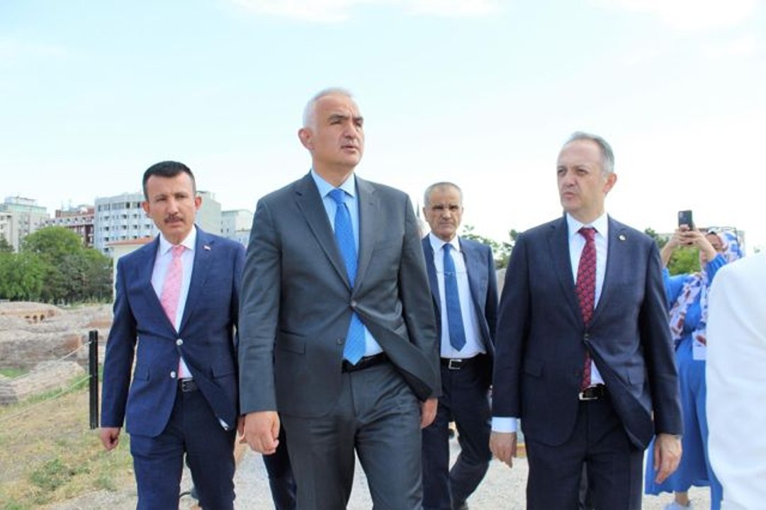 Kültür ve Turizm Bakanı Ersoy, 'Başkent Kültür Yolu Festivali' rotalarını gezdi