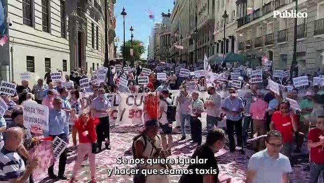 Cientos de taxistas se manifiestan contra la ley VTC: Esa es la democracia que entiende la señora Ayuso