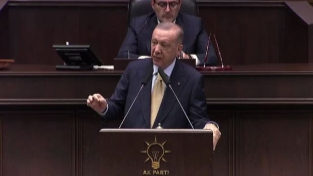 Erdogan minaccia offensiva contro i terroristi curdi in Siria