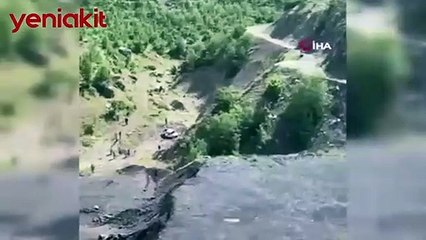 Feci kaza! Otomobil uçuruma yuvarlandı: 3 ölü, 2 yaralı