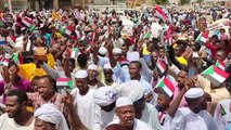 مئات السودانيين يتظاهرون للمطالبة بطرد ممثل الأمم المتحدة