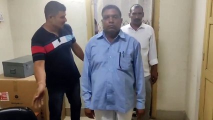 सहायक लेखाधिकारी चाय की थड़ी पर 15 हजार की घूस लेते गिरफ्तार