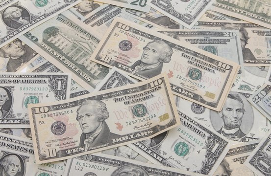 Elle trouve 36 000 dollars...découvrez ce qu'elle en fait !