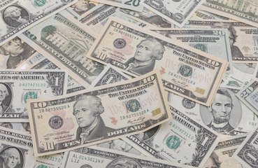 Elle trouve 36 000 dollars...découvrez ce qu'elle en fait !