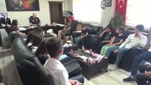 Silopi ilçesinde Yenişehir Ortaokulu öğrencileri emniyet personeli için mektup ilçe Emniyet Müdürlüğünü ziyaret etti