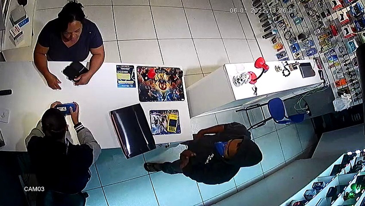 Câmeras de segurança flagram assalto a loja de eletrônicos em Igarapé