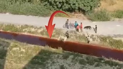 Mersin'de mahalleden geçen su kanalı kırmızıya büründü! Yetkililer inceleme başlattı