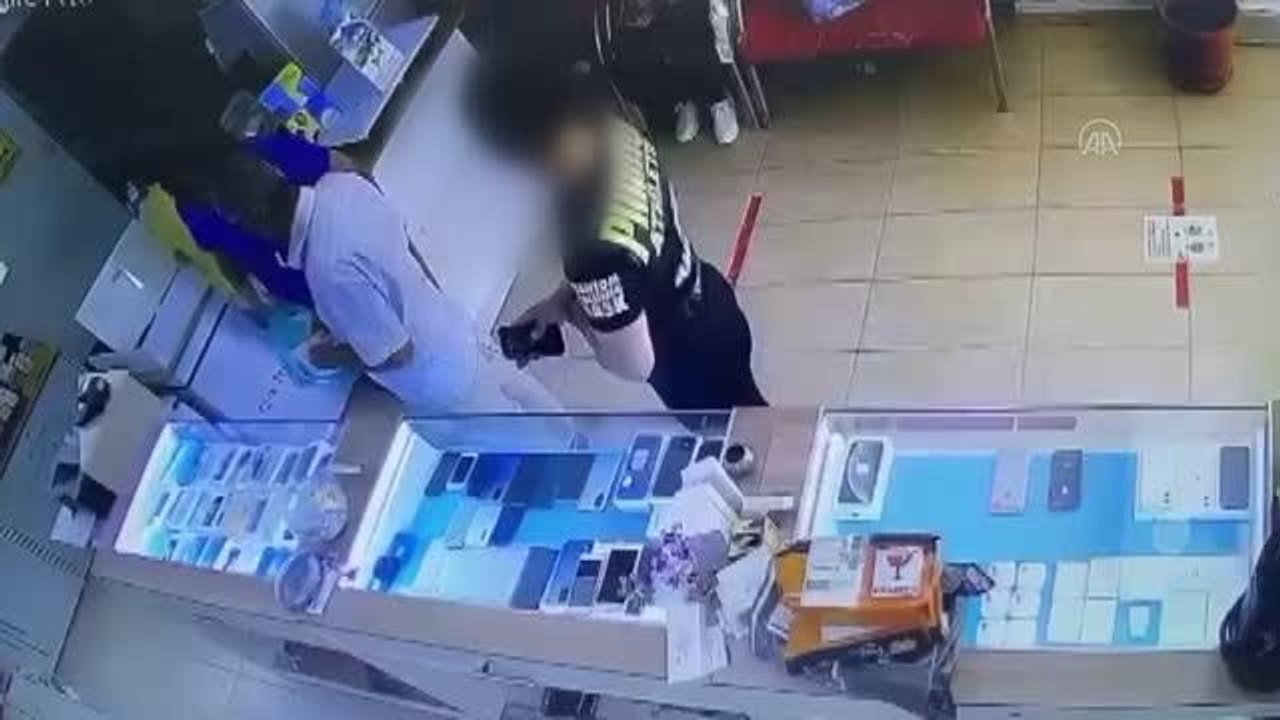 Cep telefonu hırsızlığı güvenlik kamerasında