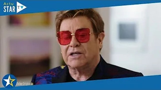 Elton John chétif en fauteuil roulant : le cliché qui choque le Royaume-Uni à la veille du Jubilé