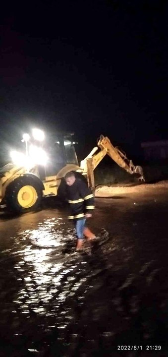 Afyonkarahisar'ın Şuhut ilçesinde şiddetli yağış ve dolu hayatı felç etti