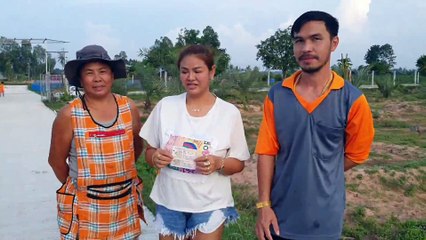 แม่ค้าเขียงหมู ถูกรางวัลที่ 1 รับโชค 12 ล้าน ซื้อเลขตามป้ายทะเบียนรถ