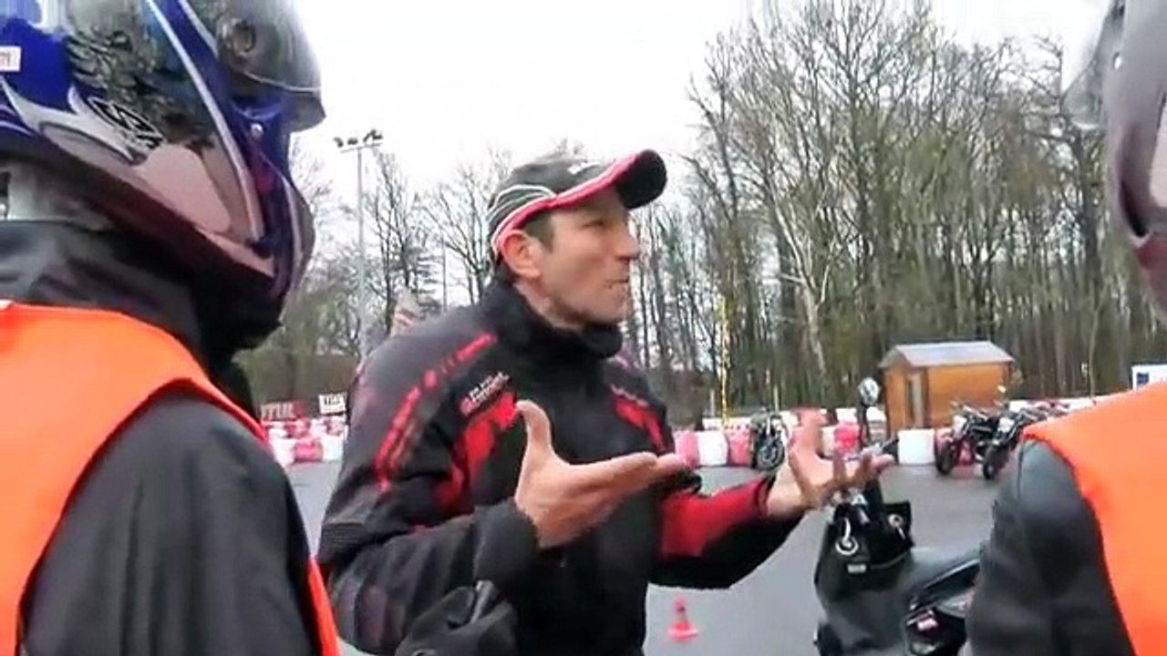 Formation à la conduite des 125, scooters, motos et MP3 LT  La position