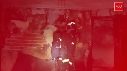 Los bomberos sofocan un incendio de seis plantas en Torrejón de Ardoz, Madrid